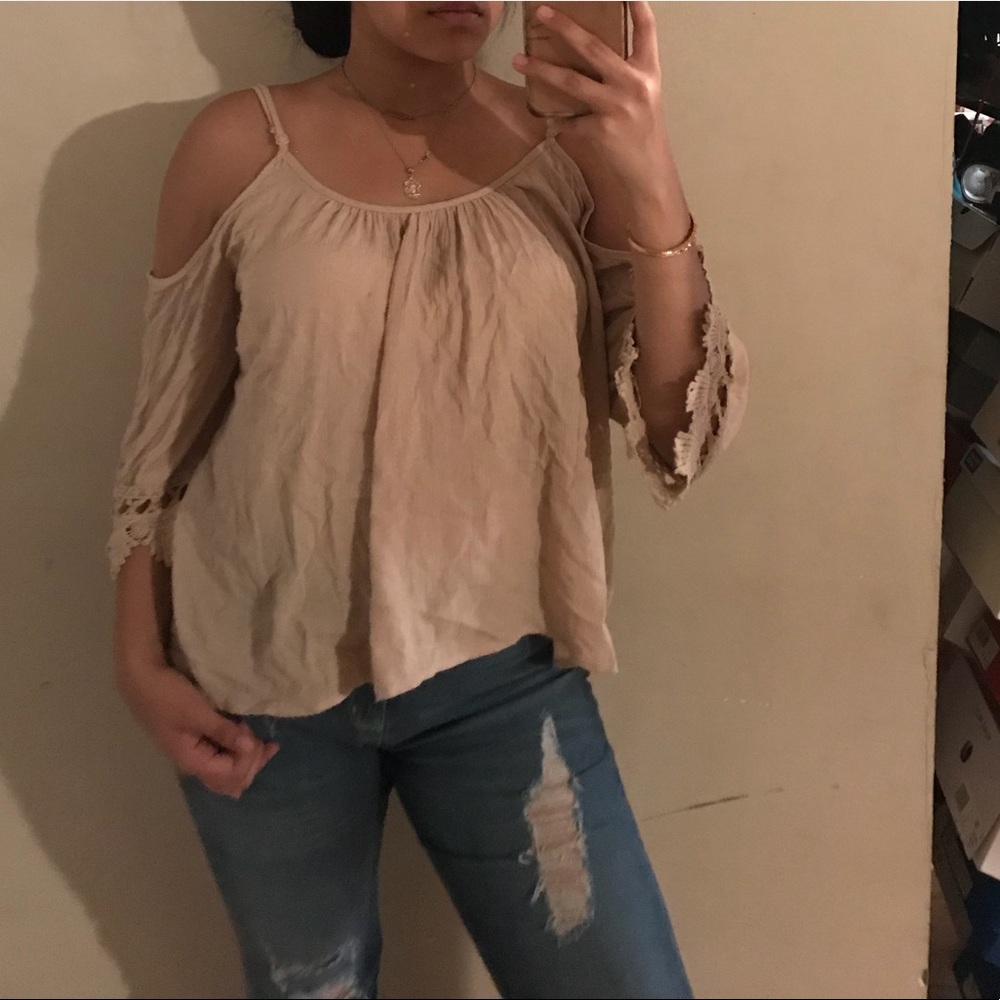 cold shoulder lace detailed top